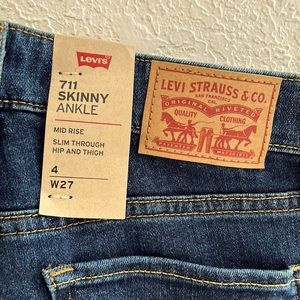 Levi Strauss & Co 711 SKINNY ANKLE Blue Jeans Size 4 W27